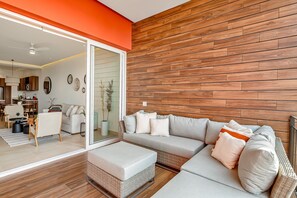 TV, ping pong - D'Toscana Residencial, PH #11 | Condo in Nuevo Vallarta with rooftop pool (Nuevo Vallarta)