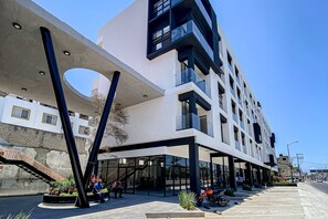 Exterior - Ocean-view condo with infinity pool, rooftop lounge, & private balcony (Bucerias)