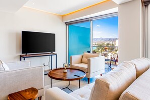 TV - Bay-view condo with beachfront access, pools, fitness center, & balconies (Bucerias)