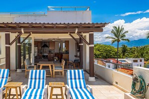 Outdoor dining - Ocean-view Penthouse with private rooftop pool, terrace, & resort-style pool (Nuevo Vallarta)