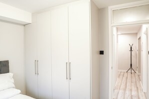 2 chambres, fer et planche à repasser, Wi-Fi, draps fournis