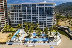 Exterior - Oceanfront studio with private balcony, rooftop infinity pool & gym (Puerto Vallarta)