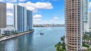 Exterior - erfront 2BR Icon Brickell, 5-Star W Hotel Serenity Views - Wow! (Miami)