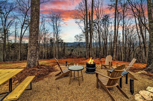 Cliff's Place - Camper w Deck, Mtn Views, Fire Pit