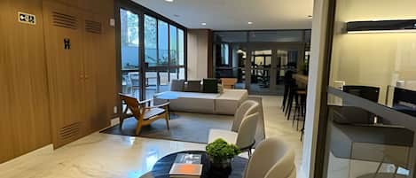Basic Studio | Lobby