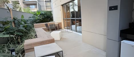 Basic Studio | Outdoor dining
