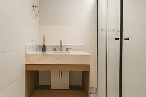 Basic Studio | Bathroom