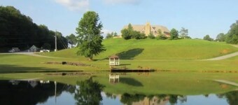 A beautiful resort and only a few miles from the historic Alpine Helen.