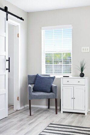 Interior - Yellow Bell - A Birdy Vacation Rental (San Antonio)