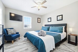 WiFi, bed sheets - Yellow Bell - A Birdy Vacation Rental (San Antonio)