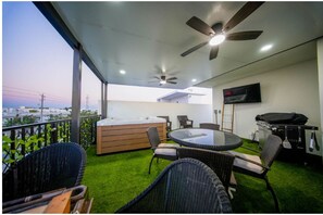 Outdoor dining - Sunset Place (Homestead)