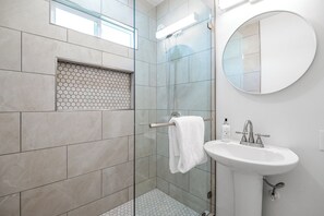Hair dryer, towels, soap - Modern and charming Tulare 2 bedroom home. (Tulare)