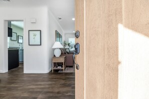 Interior - Modern and charming Tulare 2 bedroom home. (Tulare)