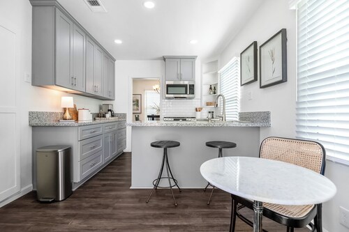 Modern and charming Tulare 2 bedroom home.