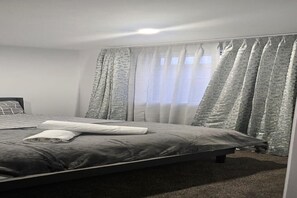 Room - Modern 2.5BR Home in Quiet Halswell/WiFi/Parking/2 Bath(1 Ensuite)Private Entry (Christchurch)