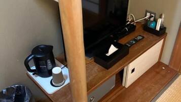 Quadruple Room, Garden View | Interior