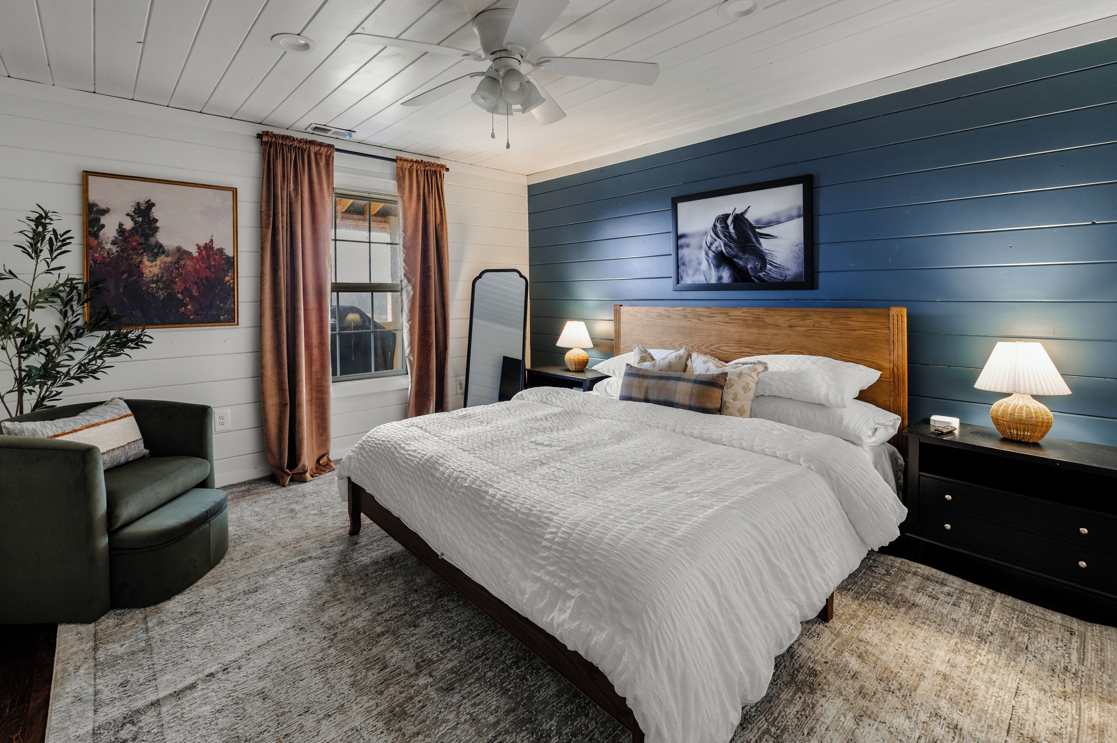 6 habitaciones, tabla de planchar con plancha, wifi y ropa de cama 
