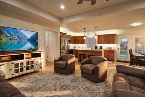 Living area - New 3-bed/ 2 bath home with Game Room, Screened Porch and Firepit. (Clarinda)