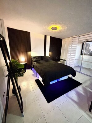 Room - Son de Metro Apartment - Condado Beach & Pool, Walk to Ocean (San Juan)