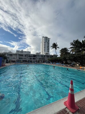 Pool - Son de Metro Apartment - Condado Beach & Pool, Walk to Ocean (San Juan)
