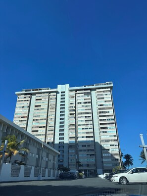 Exterior - Son de Metro Apartment - Condado Beach & Pool, Walk to Ocean (San Juan)