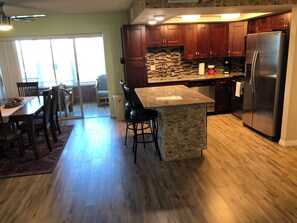 Dining - Charming 2-bedroom condo by Clearwater Beach (Clearwater)