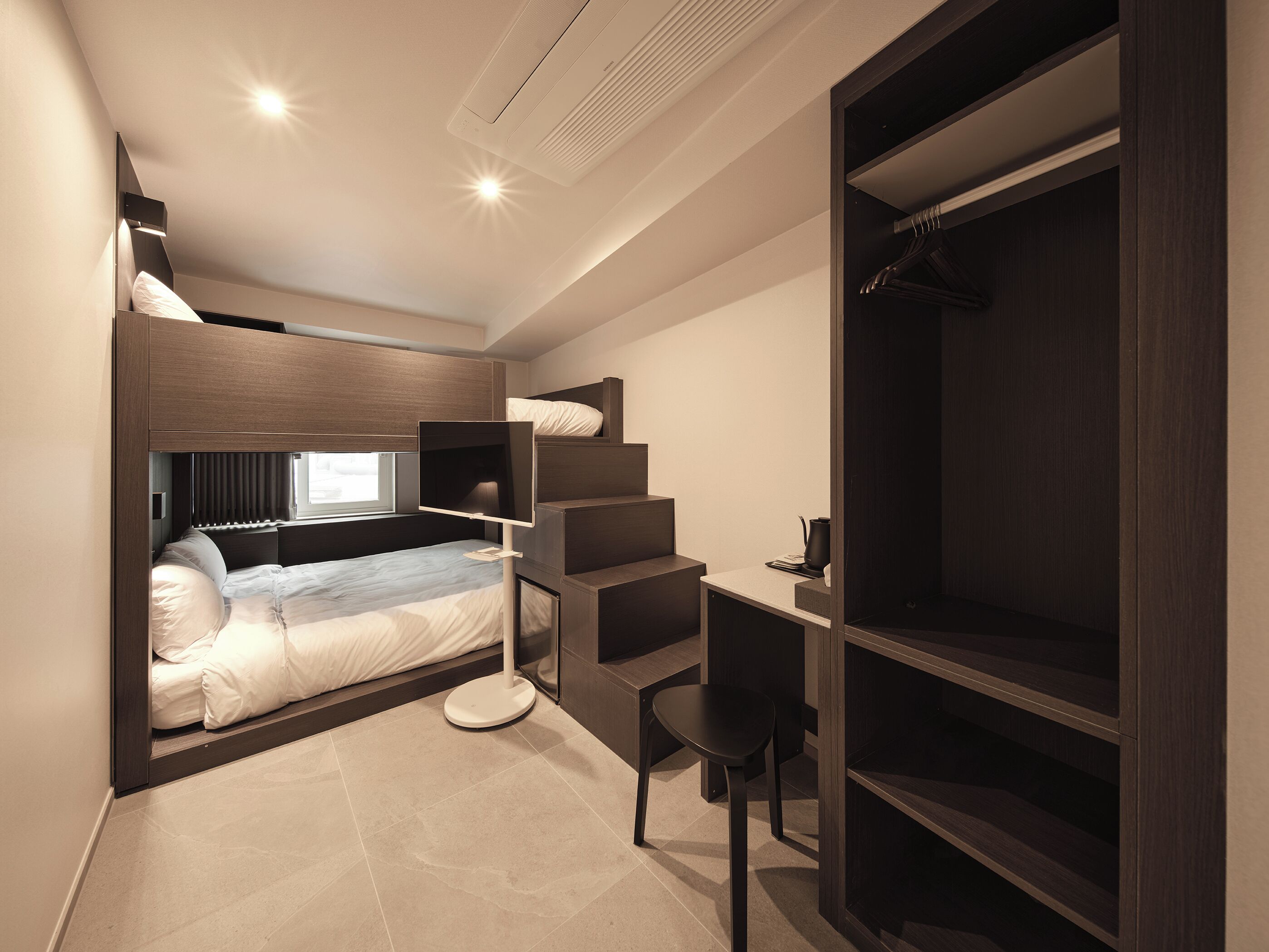 Neljän hengen classic-huone, 2 parisänkyä, tupakointi kielletty