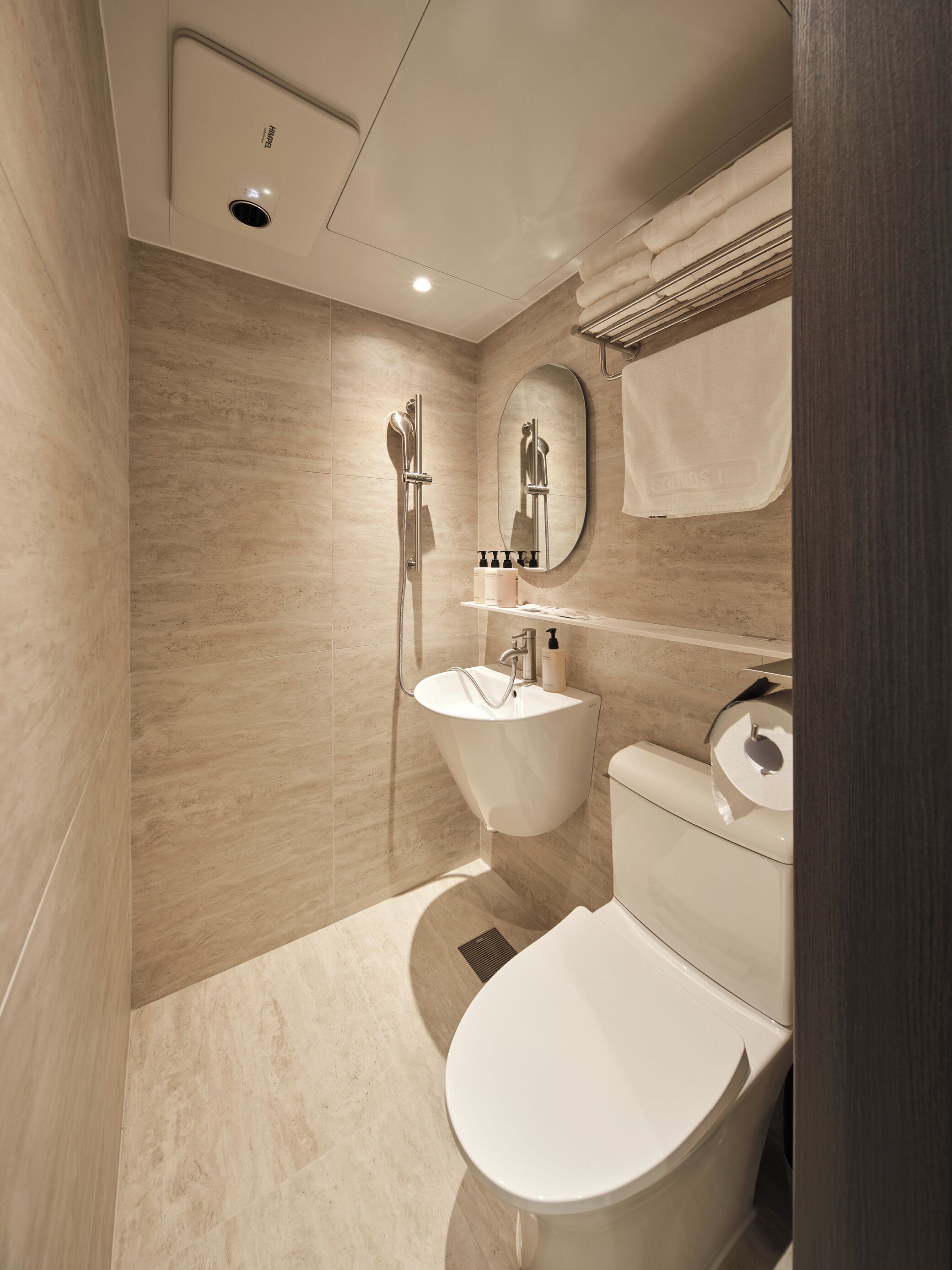 Basic Double Room, 1 Double Bed, Non Smoking | Bathroom