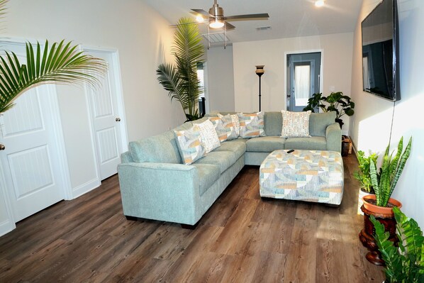 Living area - Masters Week Rental • 11 Miles to Augusta National • Masters Week Ready (Augusta)