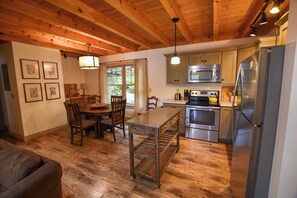 Private kitchen - Cozy Lakeside Resort Cabin on Minerva Lake-Camp 17 (Olmstedville)