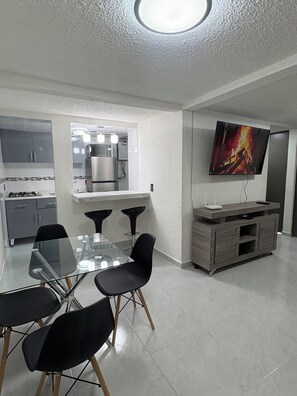 Dining - Apartment in Mexico City (Hervidero y Plancha)