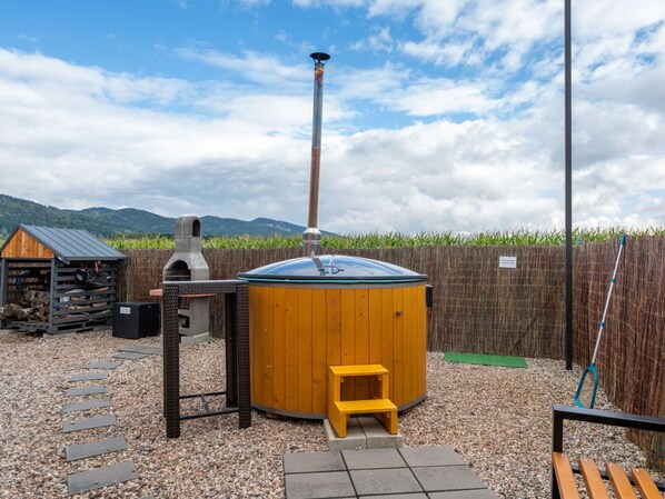 Tina de hidromasaje al aire libre