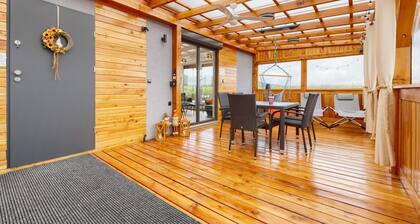 Cosy apartment in villa with A/C, WIFI, hot tub, TV, terrace, pets allowed and panoramic view