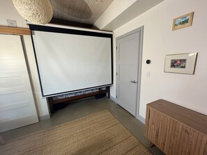 Interior - Lakefront Furnished Modern Cozy Full House (Victoria)