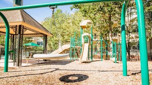 Children’s area - Spacious Loft Retreat, 2BR for Families & Group Stays (Branson)