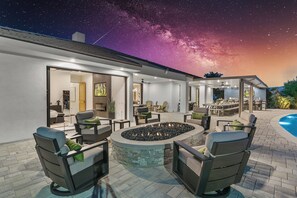 Outdoor dining - The Hideaway, Pool & Outdoor TV (Bermuda Dunes)