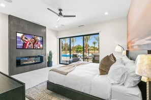 Free WiFi, bed sheets, wheelchair access - The Hideaway, Pool & Outdoor TV (Bermuda Dunes)