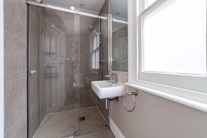 Shower, hair dryer, towels, soap - Boutique London Townhouse | Sleeps 10 | (London)