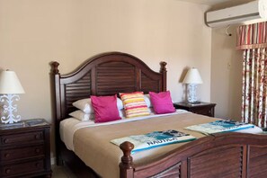 5 bedrooms, iron/ironing board, internet, bed sheets