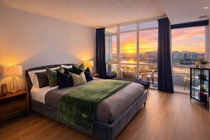 Deluxe Suite, Lake View - Iceboat Luxury Suites (Toronto)