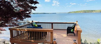 Lakefront Private Beach, Fire pit, Mile long lake views, Mega Screened in Porch