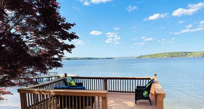 Lakefront Private Beach, Fire pit, Mile long lake views, Mega Screened in Porch