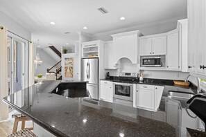 Fridge, microwave, oven, stovetop - Flip Flop Inn: Dog Friendly, Pool, 1.5 Blocks to Beach by Anna Maria Life Vacation Rentals (Holmes Beach)