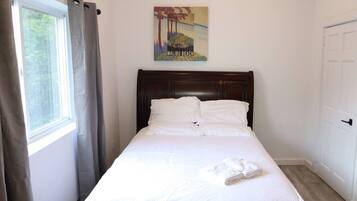 Iron/ironing board, travel cot, WiFi, bed sheets