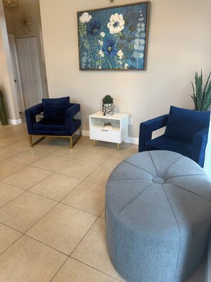 Interior - Charming one room in a shared townhouse in Lauderdale Lakes with cool AC (Lauderdale Lakes)