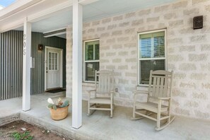 Exterior detail - Silver House | 2/2, Pet Friendly w/ fee (Fredericksburg)
