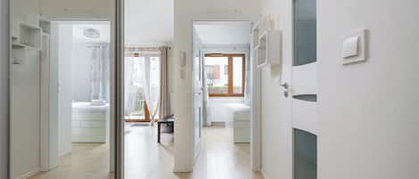 1 habitación, tabla de planchar con plancha, wifi y ropa de cama