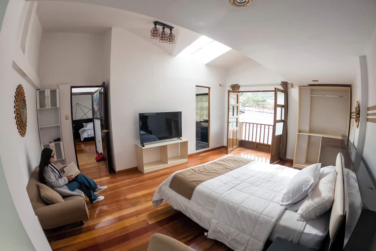 Junior Suite, Balcony, City View