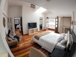 Junior Suite, Balcony, City View | Desk - EMILIA HOTEL BOUTIQUE (Cusco)