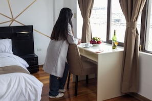 Comfort Room, 1 Queen Bed, Balcony, Garden View | Desk - EMILIA HOTEL BOUTIQUE (Cusco)